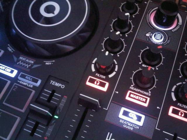 Contrôleur DJ platines