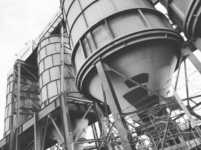 Fûts industriels noir et blanc